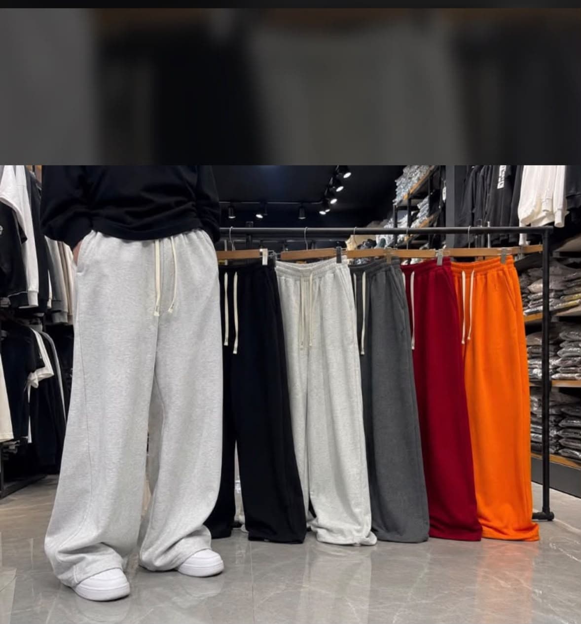 Loose-fit jogger pants